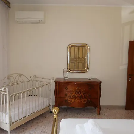 Yuna Rent - Maria Luisa