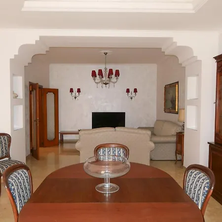 Yuna Rent - Maria Luisa פסקרה