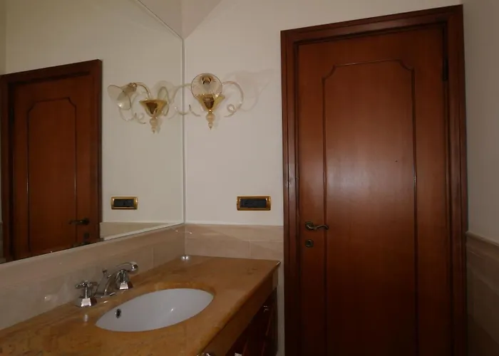 Yuna Rent - Maria Luisa Daire