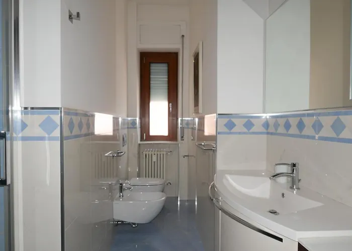 Yuna Rent - Maria Luisa Daire